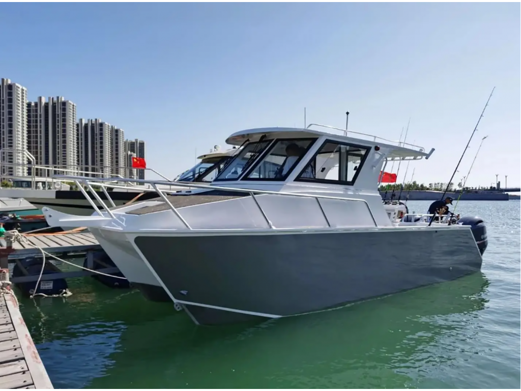 เรือตกปลาแบบเปิดประทุน (Center console)